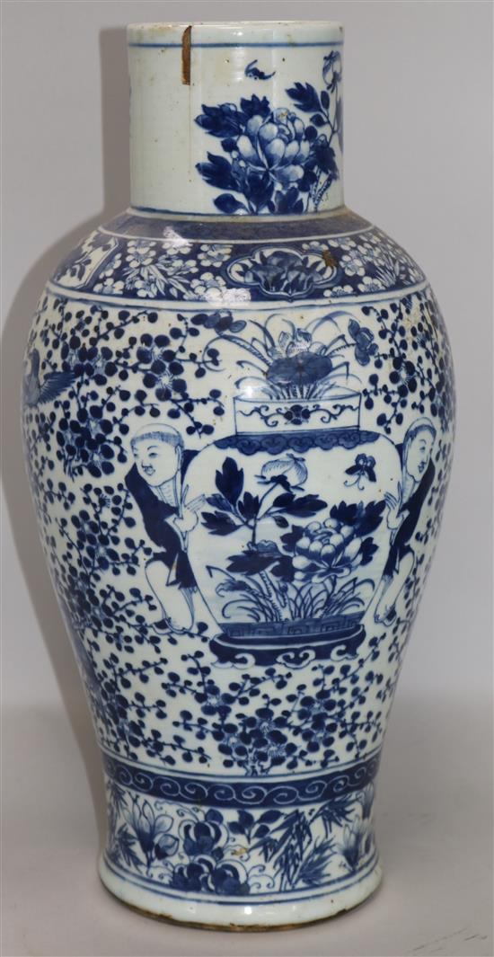 A large Chinese blue and white vase, H.44cm